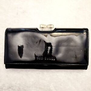 Ted Baker Women's Wallet Black Patent Leather Gold Bi Fold Wallet